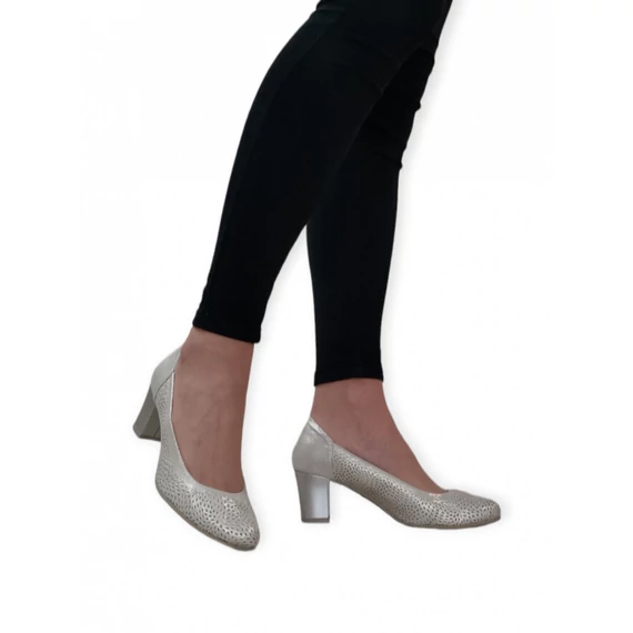 L'art / B kockasarkú cipő