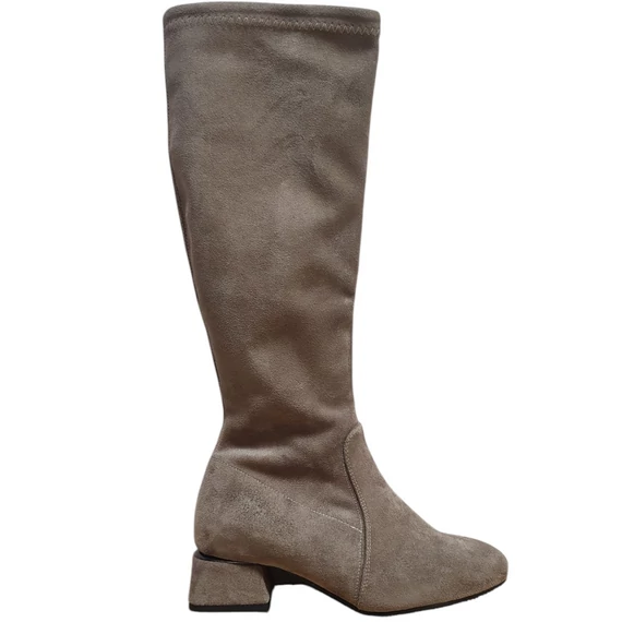 Női Hosszúszárú Bőrcsizma