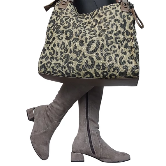 Női Hosszúszárú Bőrcsizma