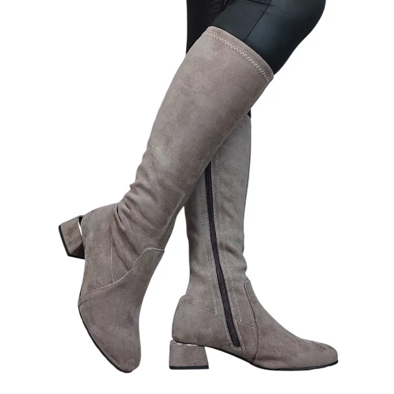 Női Hosszúszárú Bőrcsizma