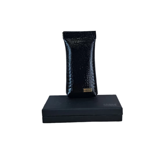 Fekete szemüvegtartó tok