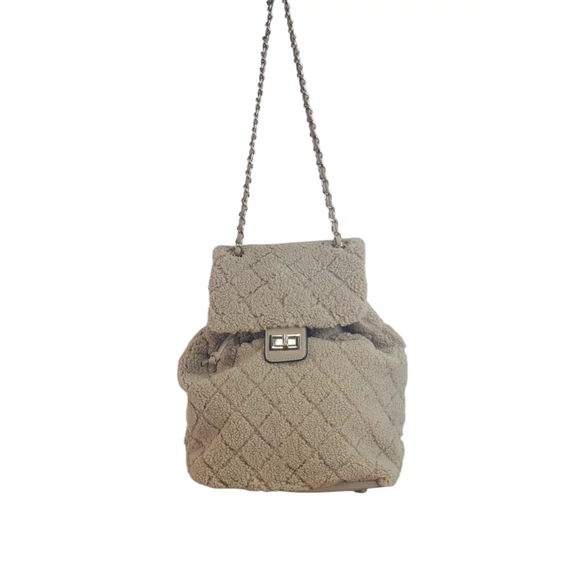 Barna szörmés hátitáska